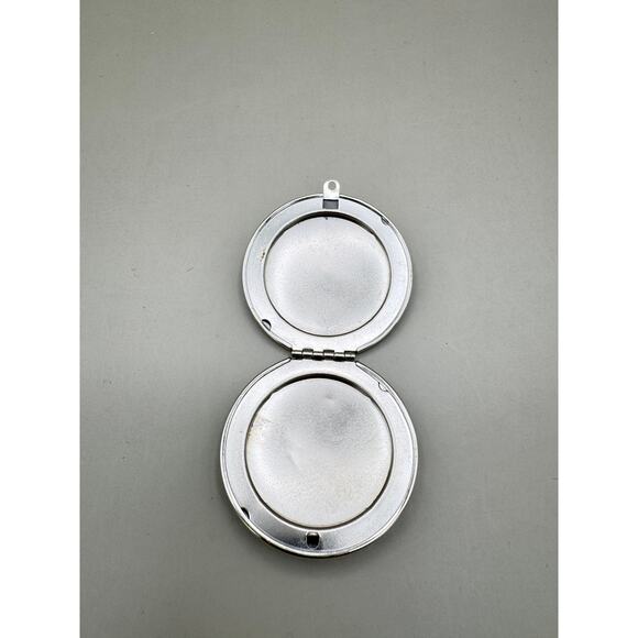 Vintage Sterling Silver Floral and Heart Design Locket Pendant - Picture 6 of 11